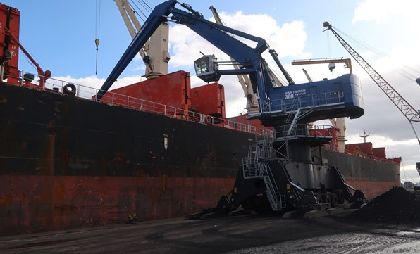 Giant Mantsinen 300 from Finland Heads West to ABP Port of Immingham