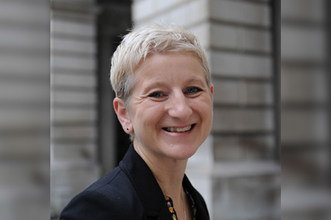Switch to streamlined customs service now, 220,000 firms are urged by HMRC