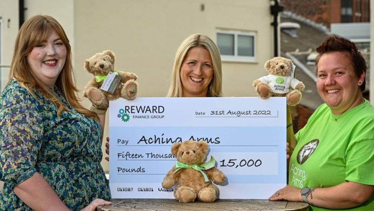 Reward raises £15,000 for Aching Arms charity in Leeds to support bereaved parents