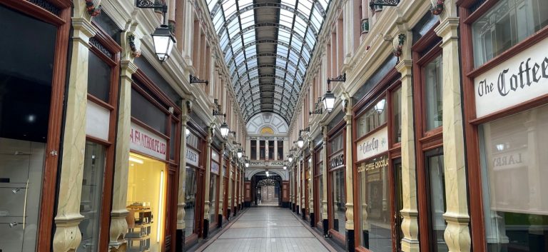 City council considers funding to refurbish shopping landmark