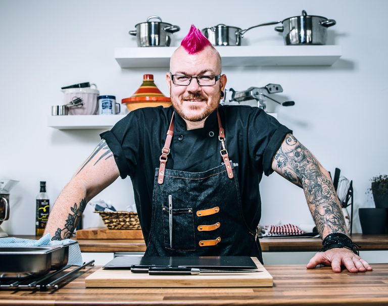 Look here: Deaf chef Scott cooks up business breakfast for Deaf Awareness Week