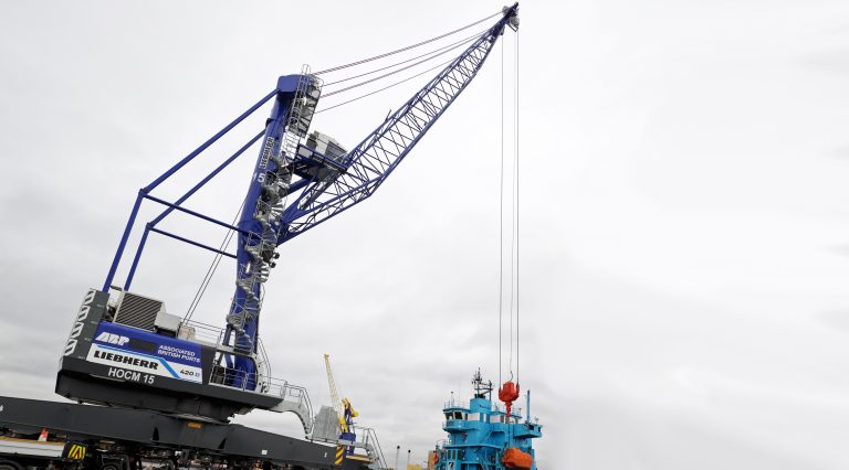 ABP invests £4.2 in new crane for the Port of Hull