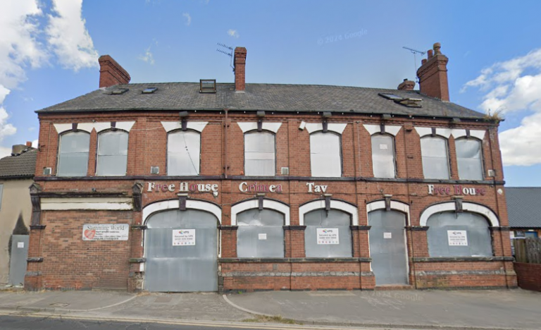 Demolition of derelict Crimea Tavern building begins in Castleford